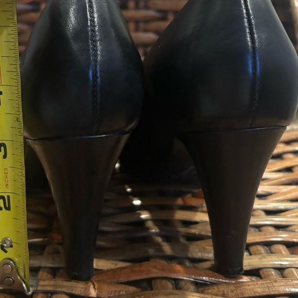 Clarks Indigo Women's Black Leather Comfort Platform
Classic Pump Heels 6 - Picture 7 of 16